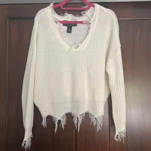 White V neck knitted sweater
